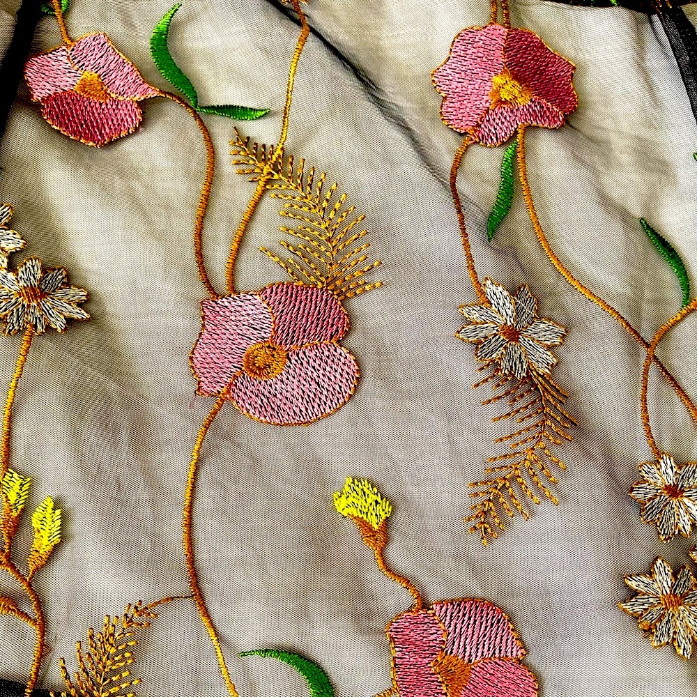H&M Black Floral Embroidered Size 8 Blouse - Picture 8 of 8